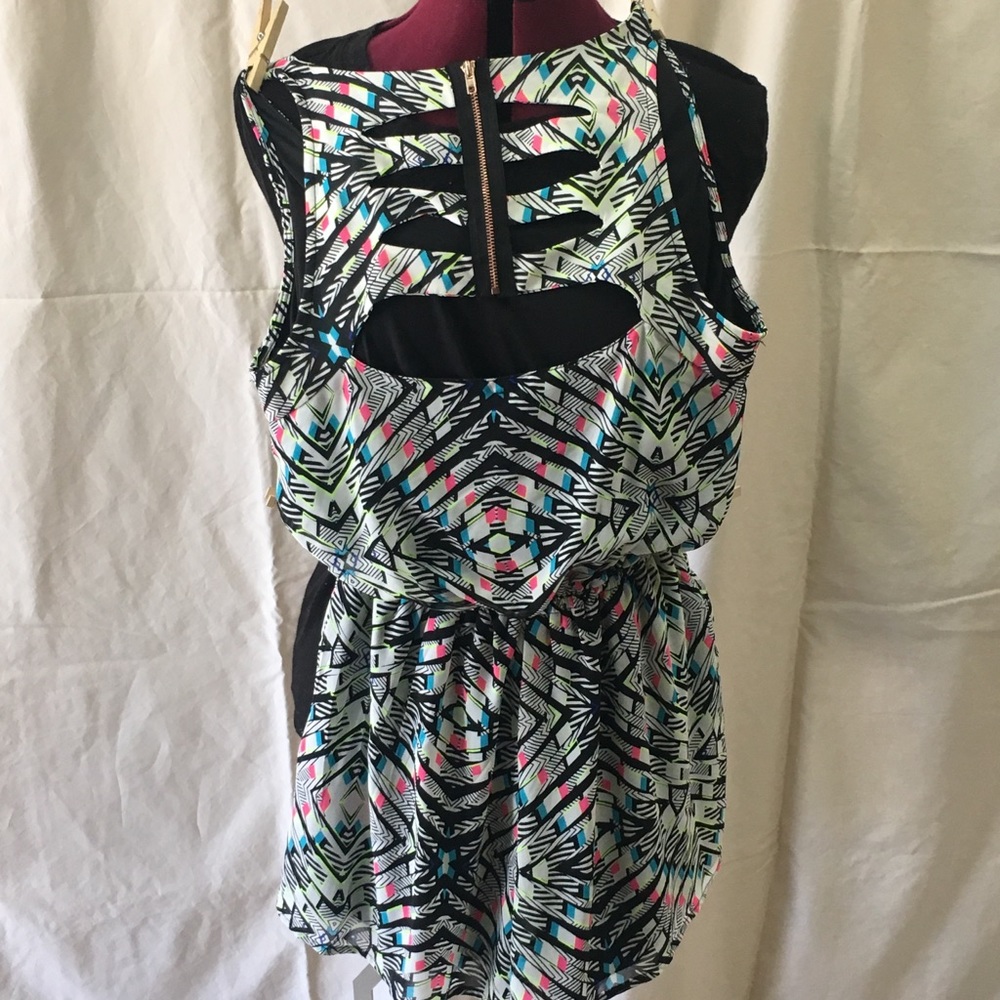 Geo Patterned Romper - Picture 2 of 3